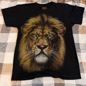 The Mountain Black Lion Graphic T-Shirt